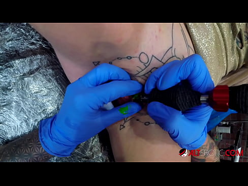 ❤️ E dashura jashtëzakonisht e bërë me tatuazhe, Sully Savage, bëri një tatuazh në klitorisin e saj ❌ Video seksi në sq.yinshuabang.top ️❤